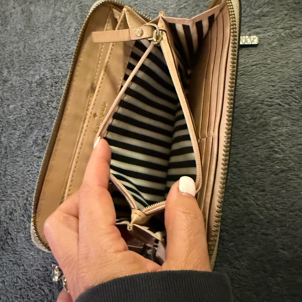 Kate Spade Taupe Pebbled Leather zip around Wallet - Picture 5 of 9